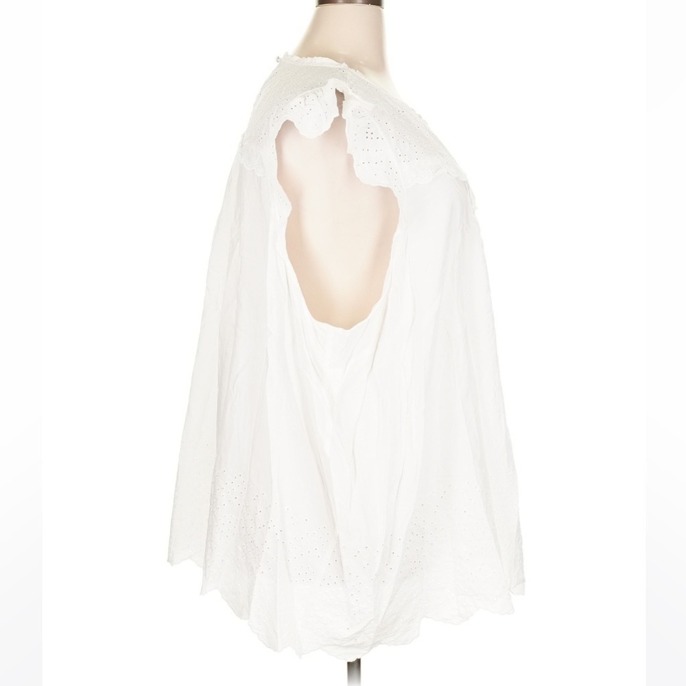 NWT Torrid White Eyelet Sleeveless Blouse 6X Pleated Flowy Summer Plus Size Top - Picture 4 of 6